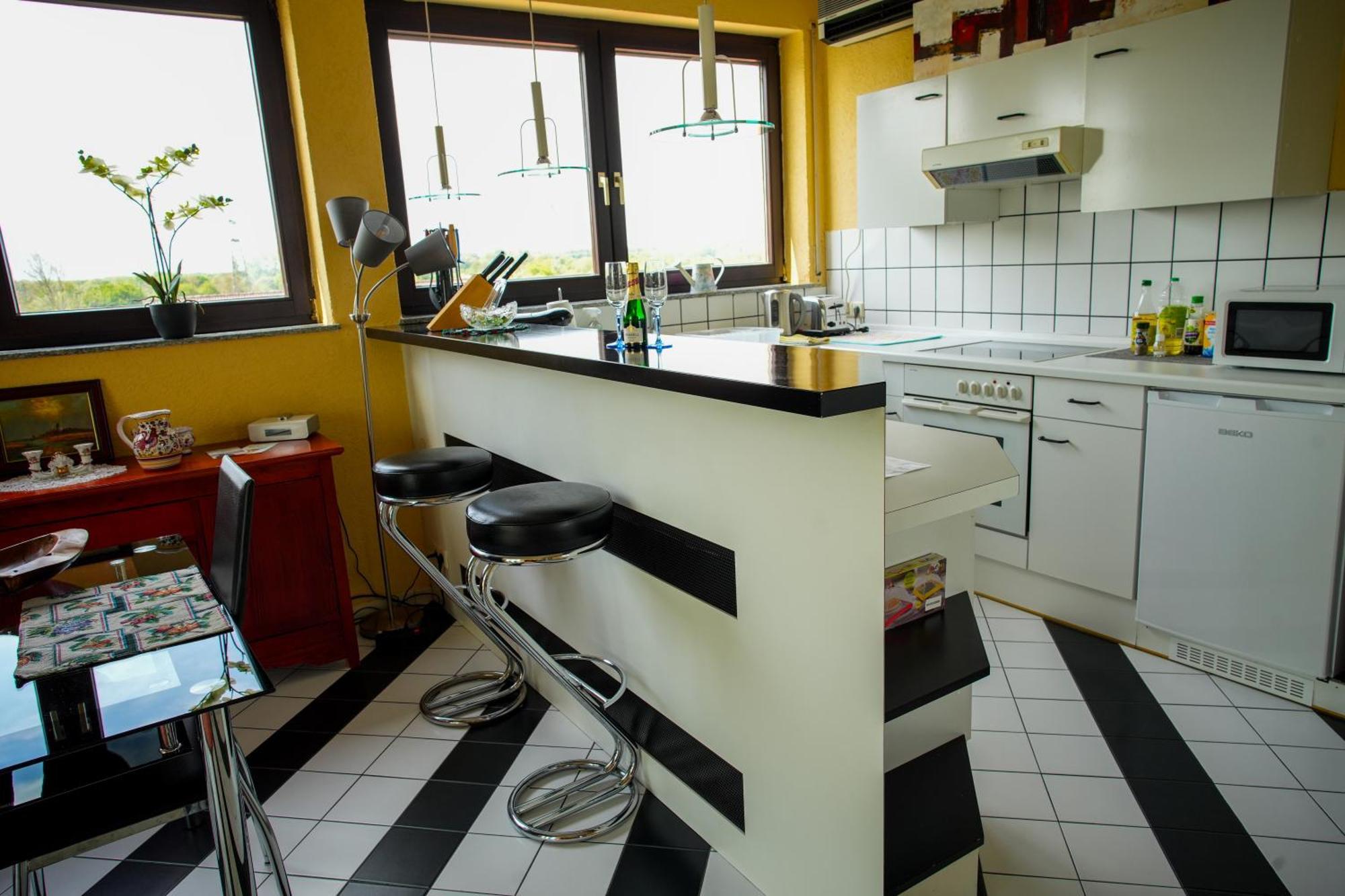 Schoenes Studio In Der Rheinebene, Zentral Gelegen Rheinstetten Bagian luar foto